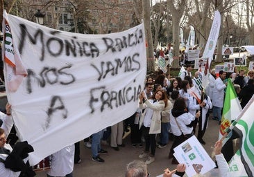 Mónica García ganaría como anestesista 22.000 euros menos que como ministra