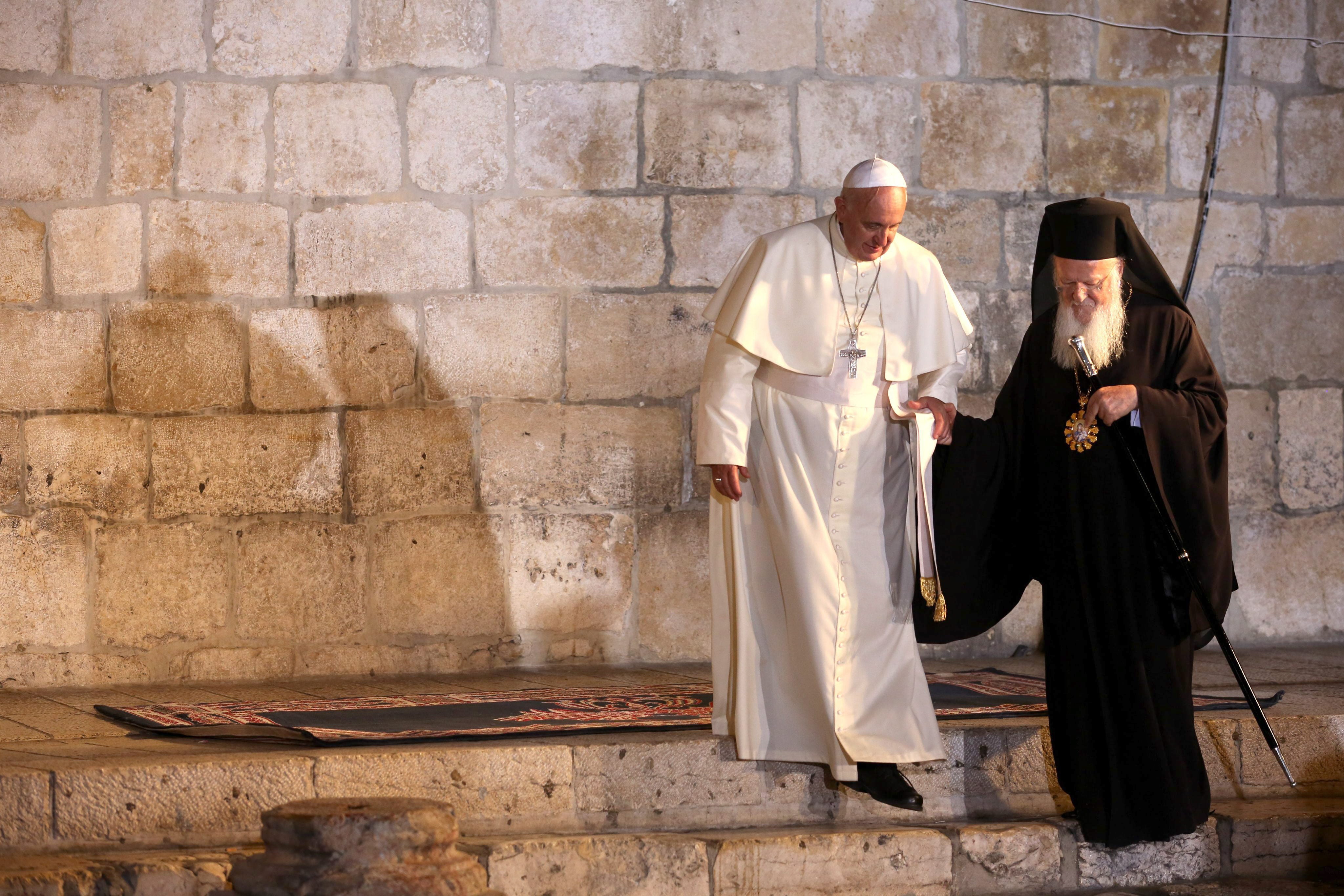 El Papa, en 2014, junto a el Patriarca Bartolomé, el arzobispo de Constantinopla en un encuentro en Israel