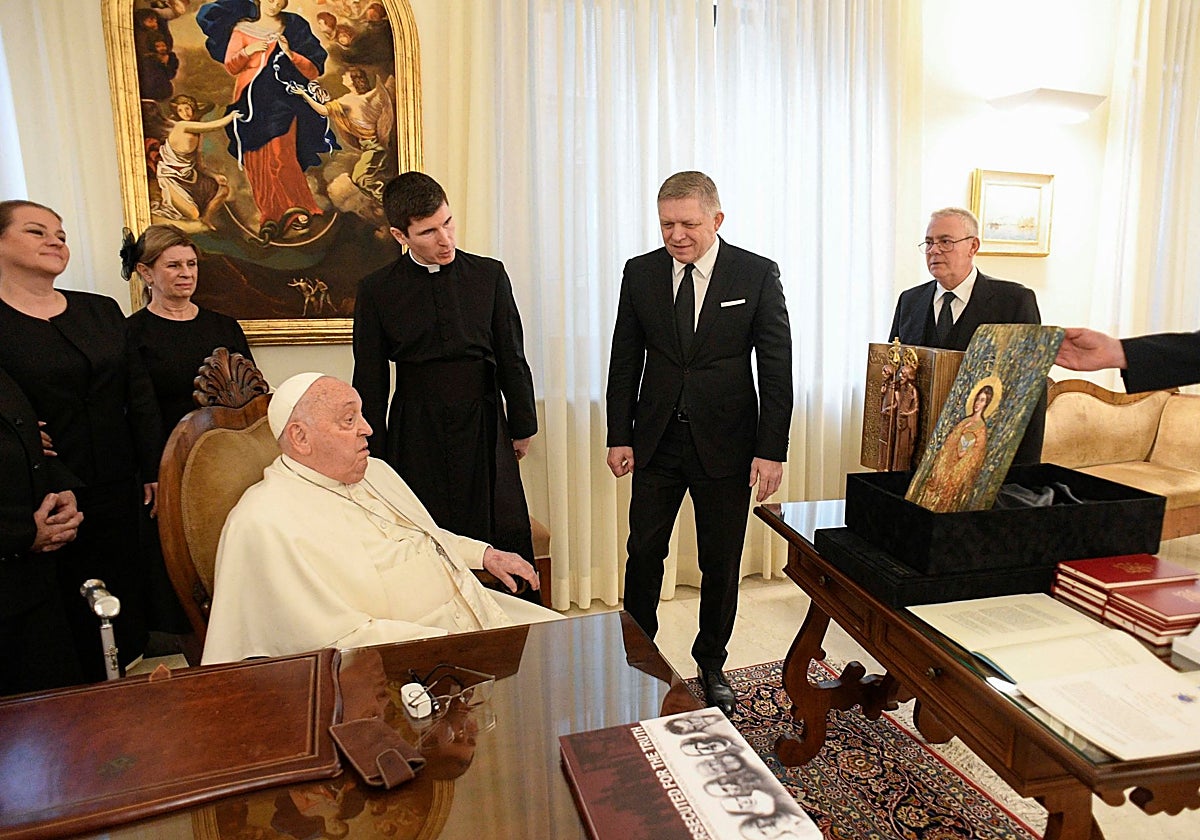 Las últimas imágenes de Francisco son de la audiencia con Robert Fico, primer ministro de Eslovaquia, el 14 de febrero. Al finalizarla fue ingresado en el hospital