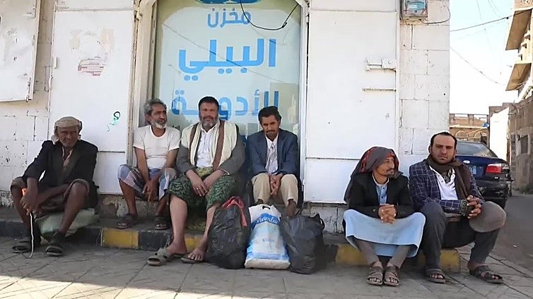 Reparto de comida a más de 2.000 familias en Saná para el iftar de Ramadán