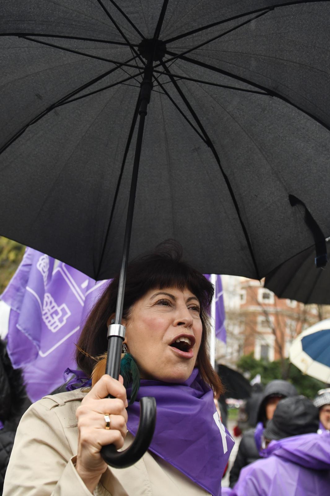 En la imagen la ministra de Igualdad, Ana Redondo, durante la manifestación convocada por la Comisión 8M