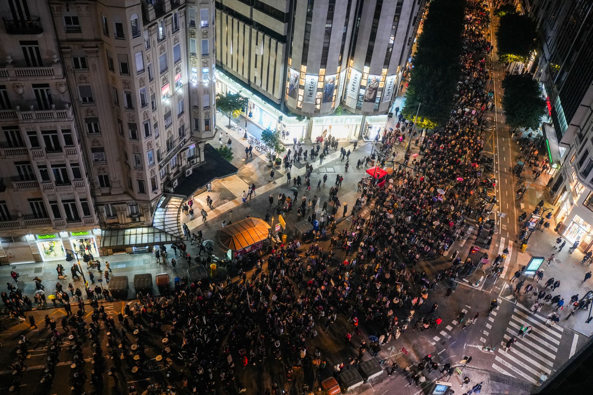 Vista aérea de la manifestación del 8M en Valencia