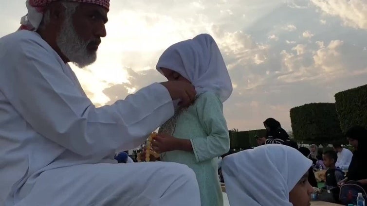 Iftar masivo en la Mezquita Sheikh Zayed en Abu Dhabi