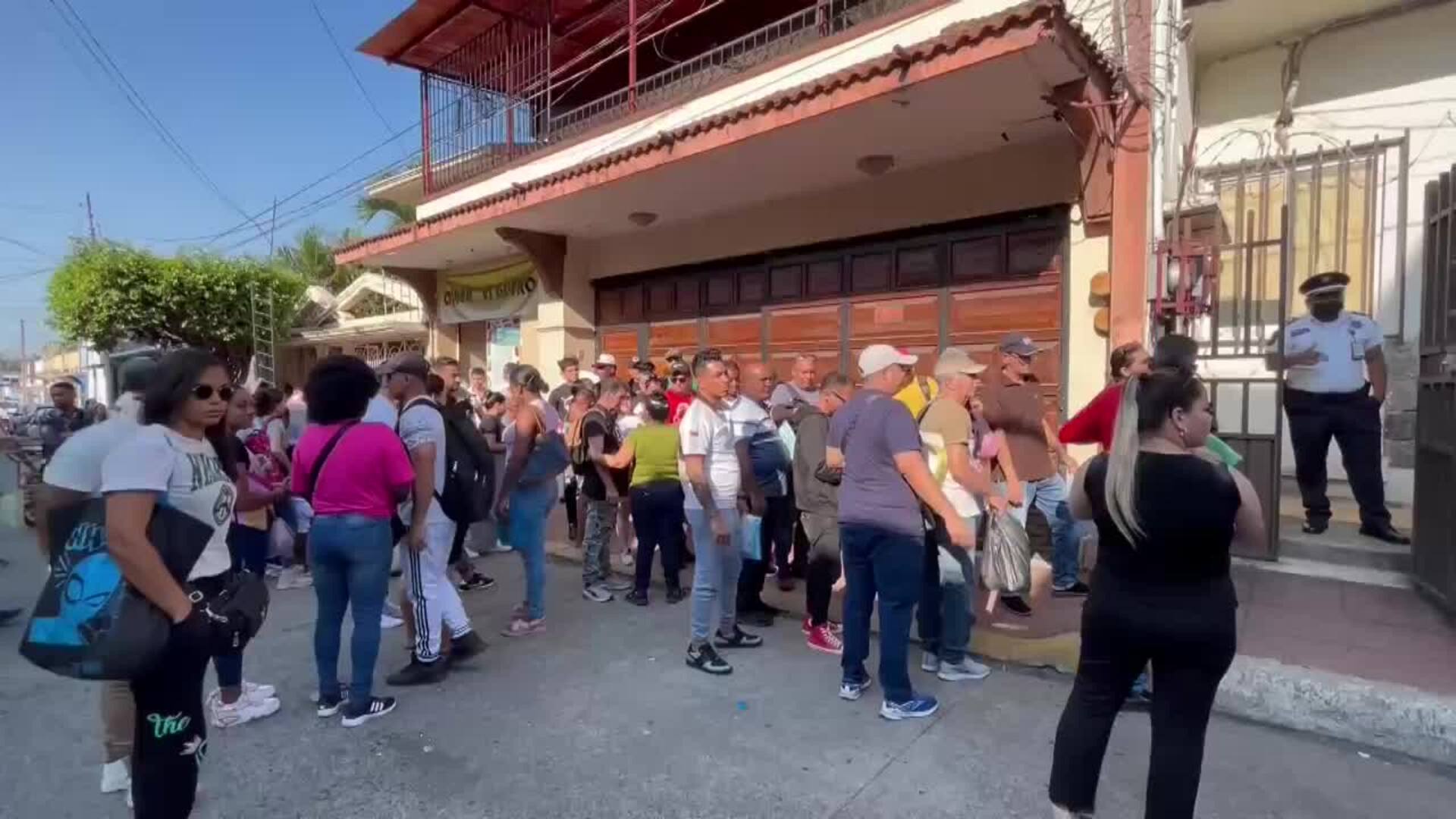 Tras duras medidas migratorias de Trump, miles de migrantes buscan asilo en el sur de México