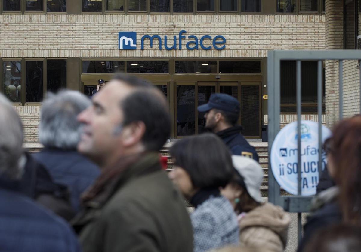 Los funcionarios de Muface, Mugeju e Isfas, los más afectados al no tener sanidad pública