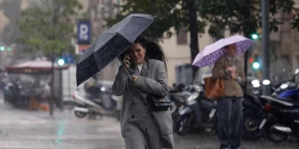 Temporal de lluvias en Murcia, Valencia y resto de España, en directo: carreteras cortadas, avisos de la Aemet por la borrasca Laurence y última hora hoy