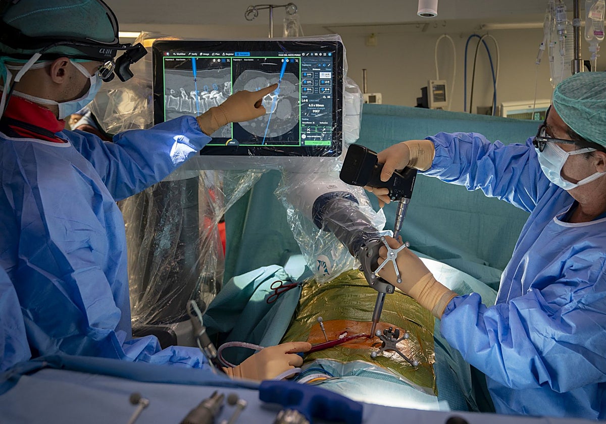 El hospital barcelonés de Vall d&#039;Hebron ha sido el primero en realizar un trasplante pediátrico de corazón e hígado