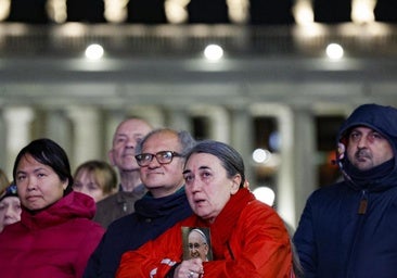 El cardenal Tucho Fernández descarta la renuncia del Papa pero asegura que «tendrá casi que volver a aprender a hablar»