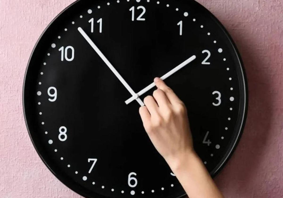 Cambio de hora en España: qué dia de la semana se cambia el reloj para entrar en el horario de verano