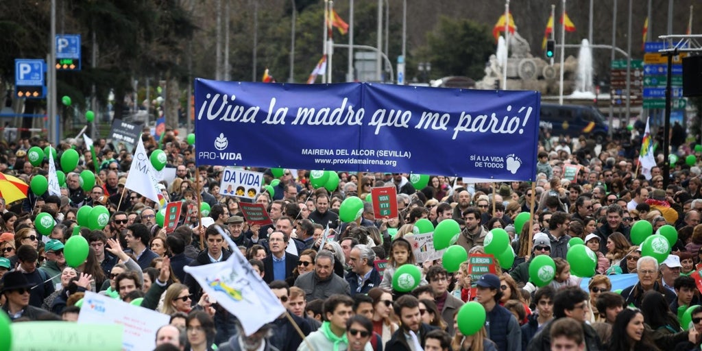 «Sí a la vida, no al aborto»: Recoletos se tiñe de verde con la marcha del movimiento provida