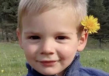 Retrato del pequeño Emile Soleil en una capilla