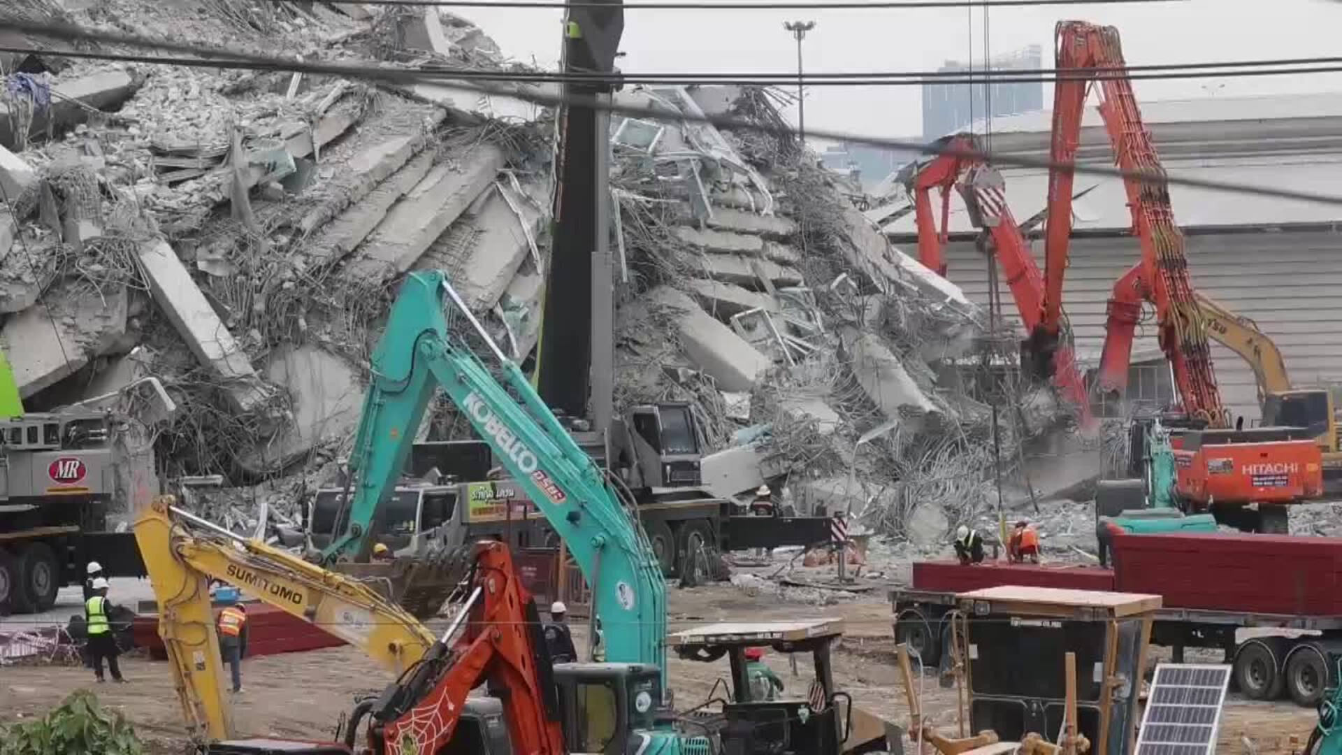 Encuentran dos cuerpos más entre los escombros del edificio derrumbado en Bangkok por el terremoto en Birmania