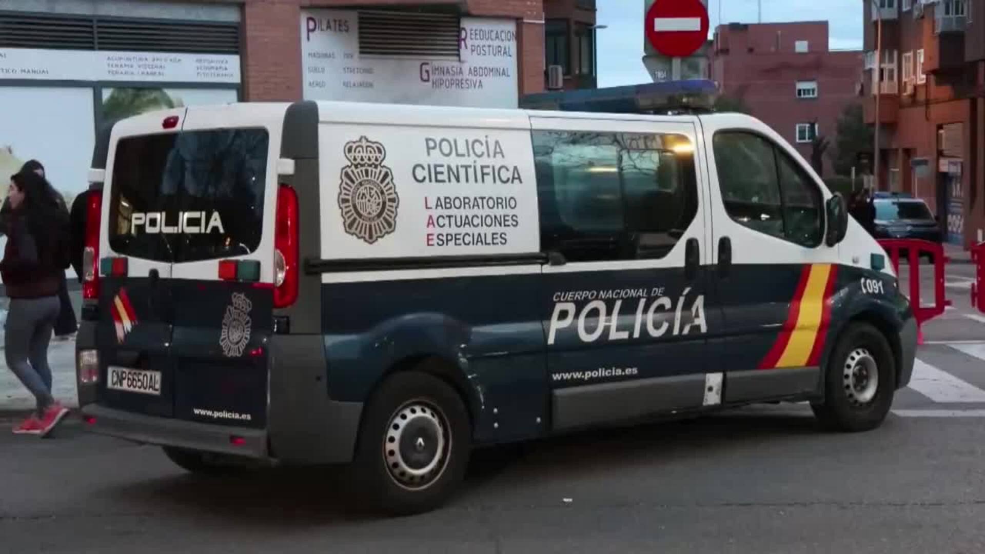 Dos bomberos muertos y catorce heridos en el incendio de un garaje en ...