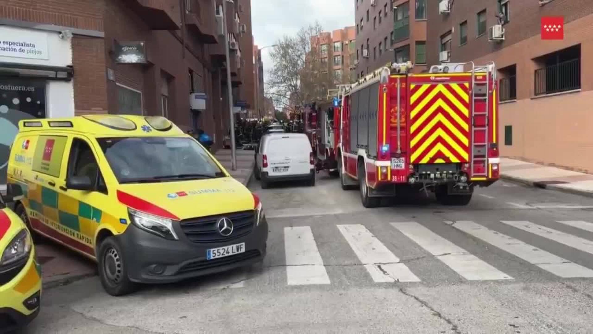 Dos bomberos muertos y uno crítico en un incendio en un garaje de ...
