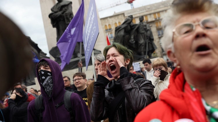 Orbán cumple su 'purga de Pascua' y prohíbe la celebración del Orgullo Gay
