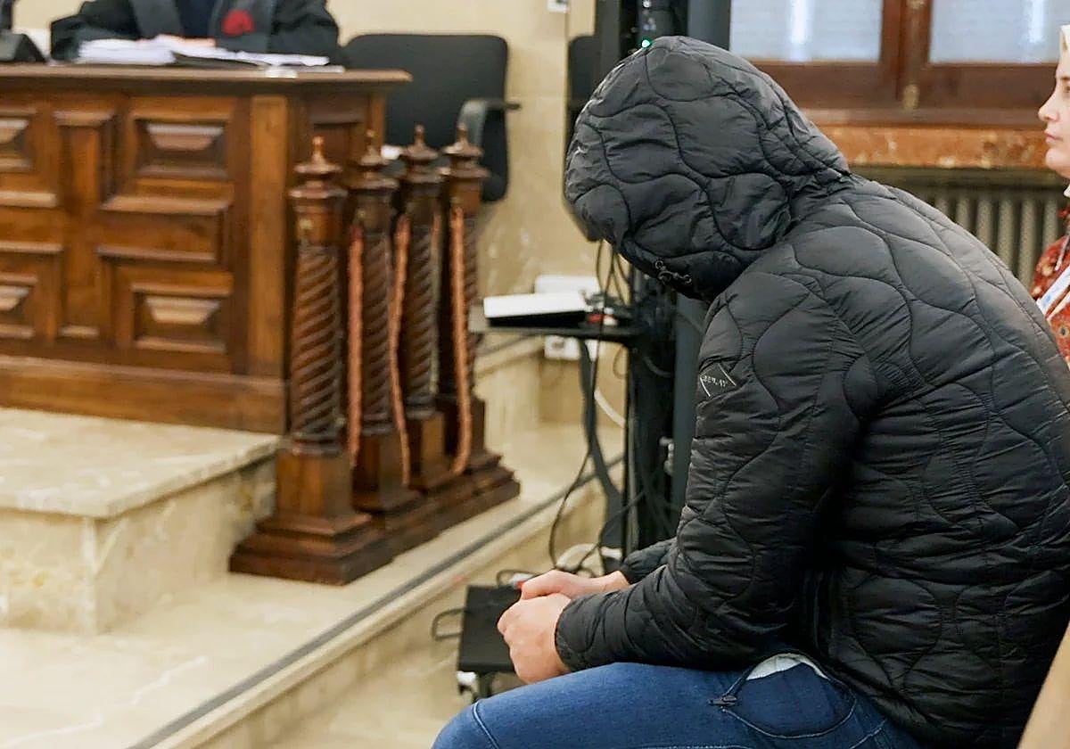 Ali Khouch en un momento del juicio por haber matado a su mujer embarazada y a su hijo de 7 años