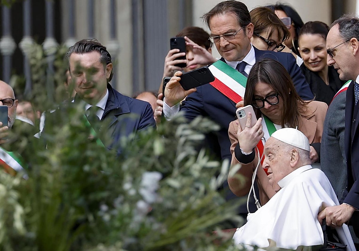 El Papa Francisco en su breve aparición pública el pasado Domingo de Ramos en el Vaticano