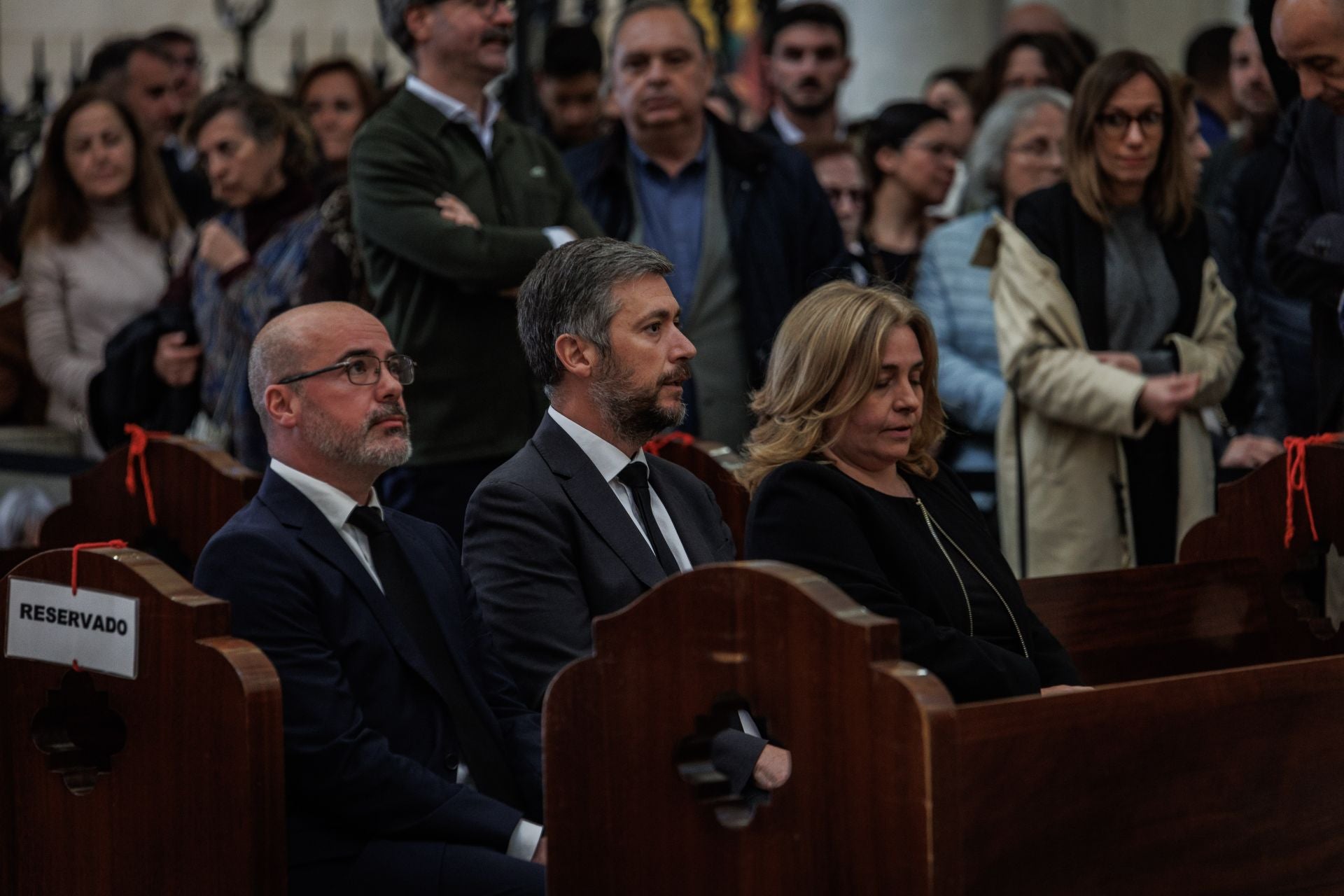 La misa en la Almudena por el Papa, en imágenes