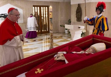 ABC entra en la Capilla ardiente privada del Papa Francisco