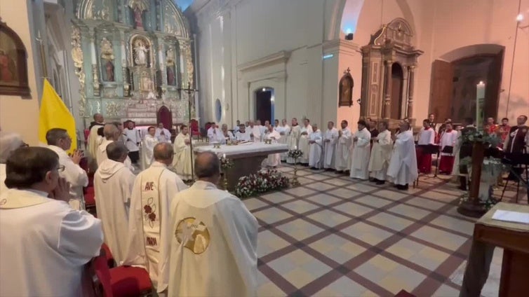Los fieles paraguayos recuerdan "cercanía" del papa y su elogio a las mujeres de este país