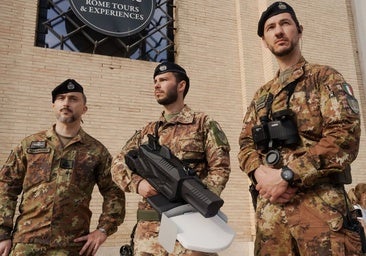 El Ejército italiano blinda el cielo de San Pedro con fusiles antidrones
