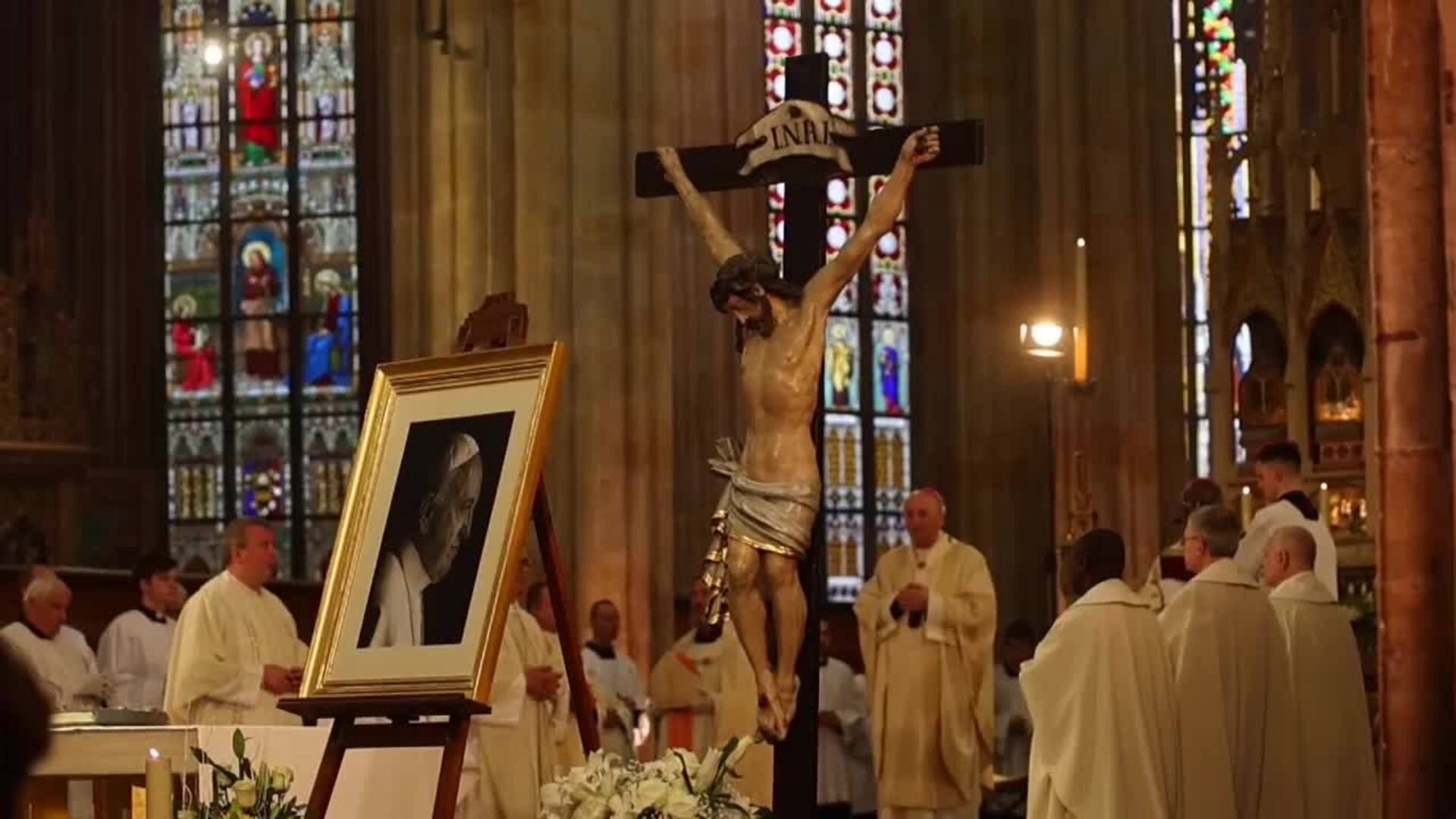 Misa de réquiem en memoria del papa Francisco en la catedral de San ...