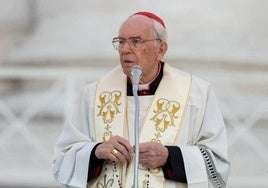 Quién es Giovanni Battista Re, el cardenal que oficia la misa funeral del Papa Francisco: su edad, su papel en el Cónclave y la excepción en su cargo