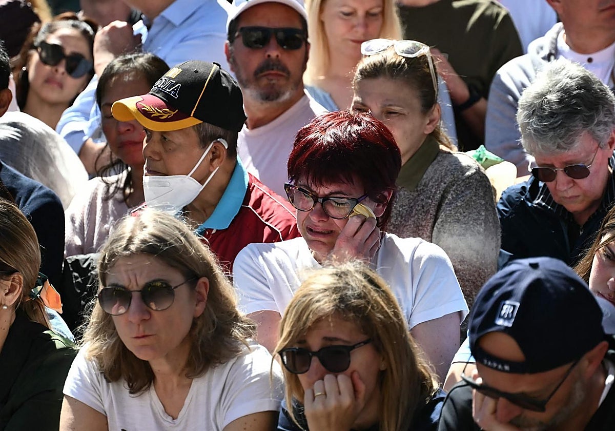 Los romanos se despiden de Francisco al paso del féretro, camino de Santa María la Mayor