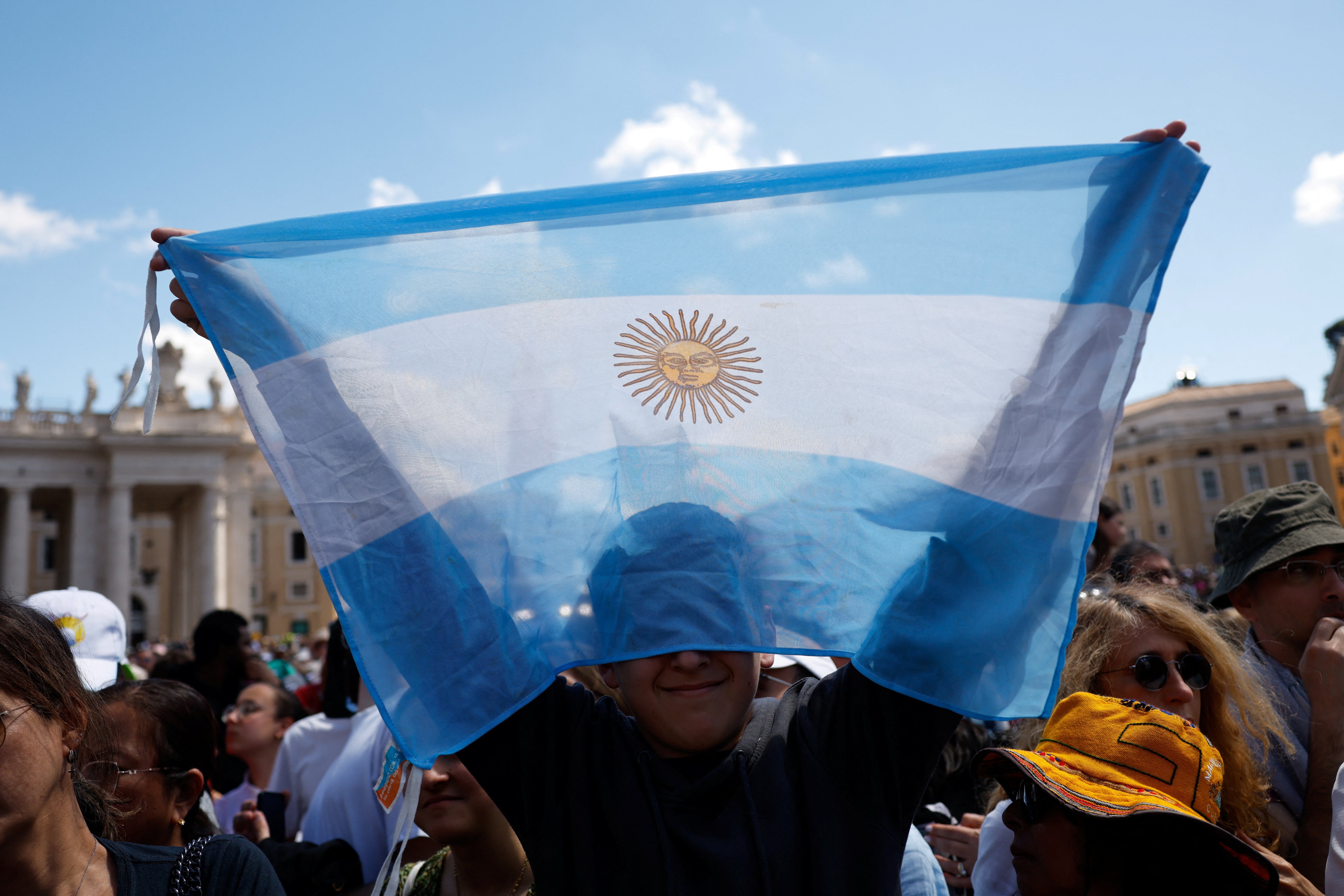 Bandera de Argentina en honor de Francisco en el Vaticano