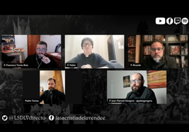 Los curas españoles que bromearon con rezar para que el Papa se fuera «al cielo» avanzan su regreso en las redes