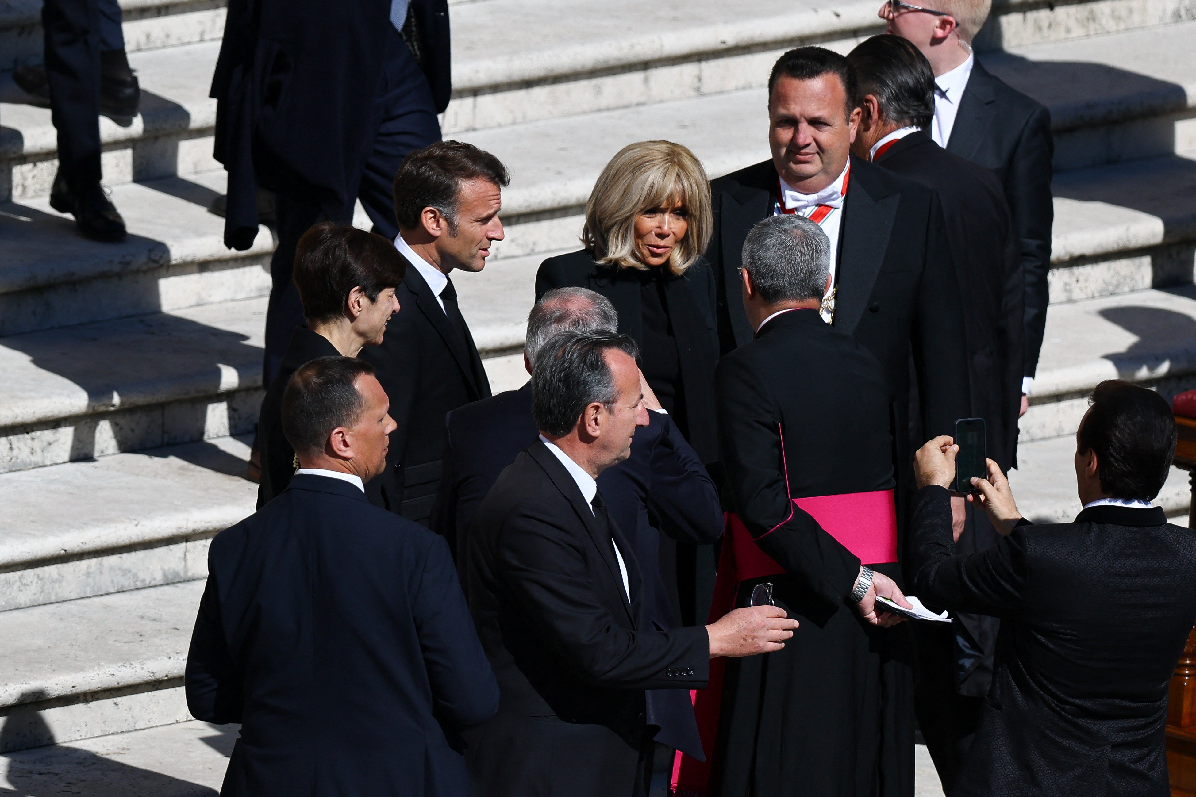El presidente francés, Emmanuel Macron, y su esposa, Brigitte