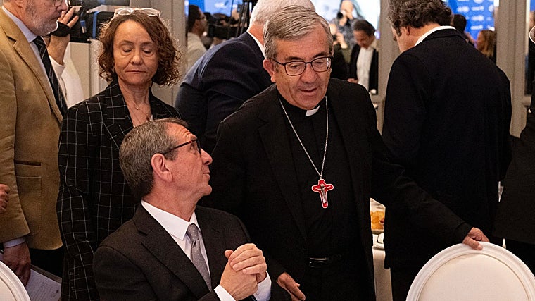 Luis Argüello, presidente de la CEE, junto a José Luis Restán, presidente de Ábside