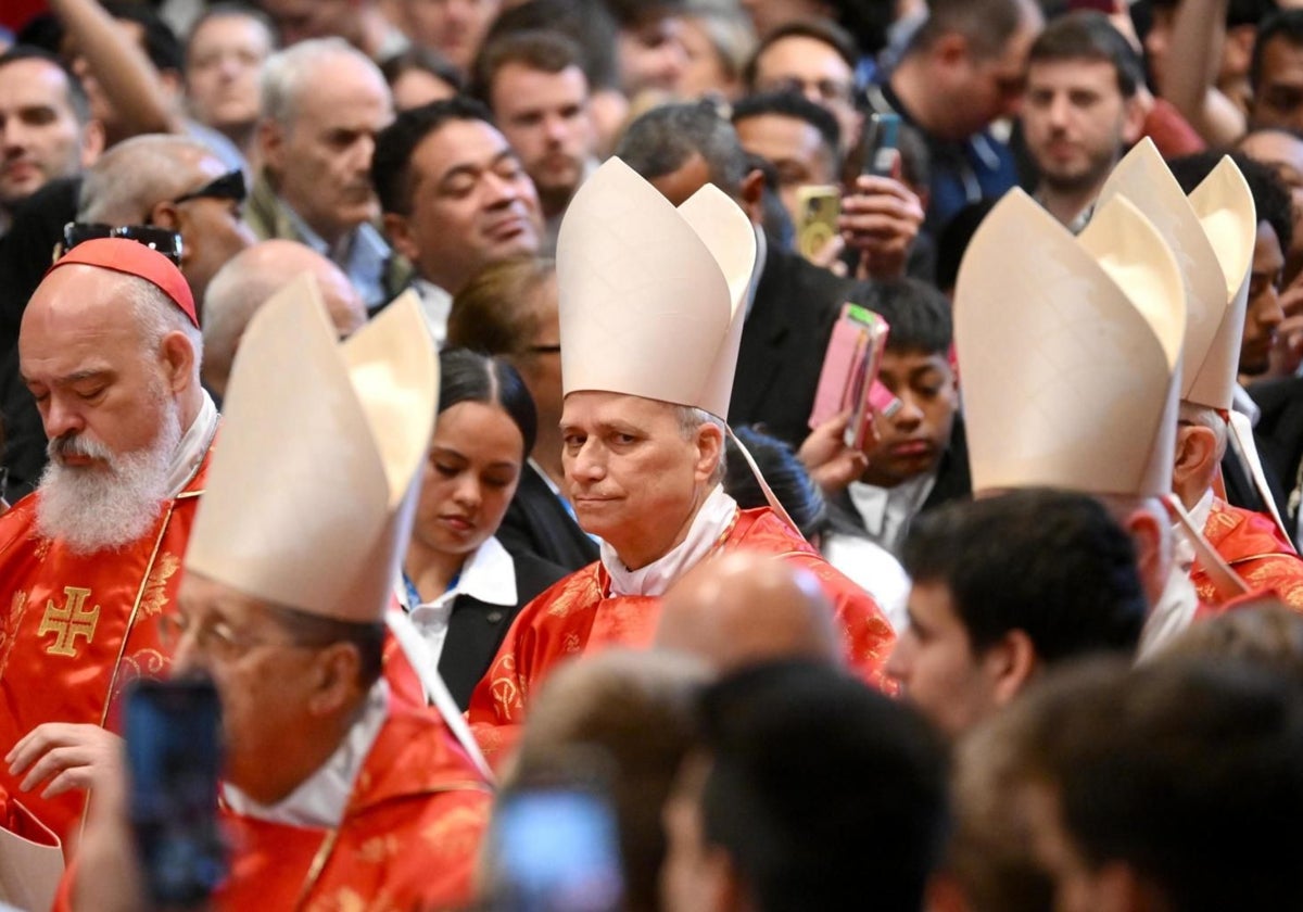 El cardenal Prevost durante la misa especial que se hizo el miércoles antes del inicio del cónclave