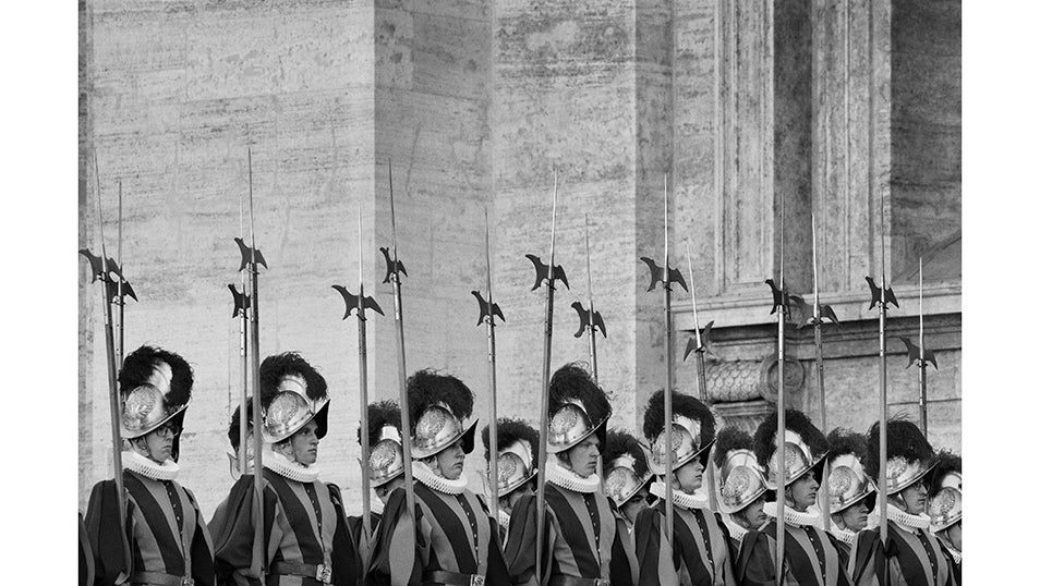 La Guardia Suiza en formación frente a la Basílica De San Pedro