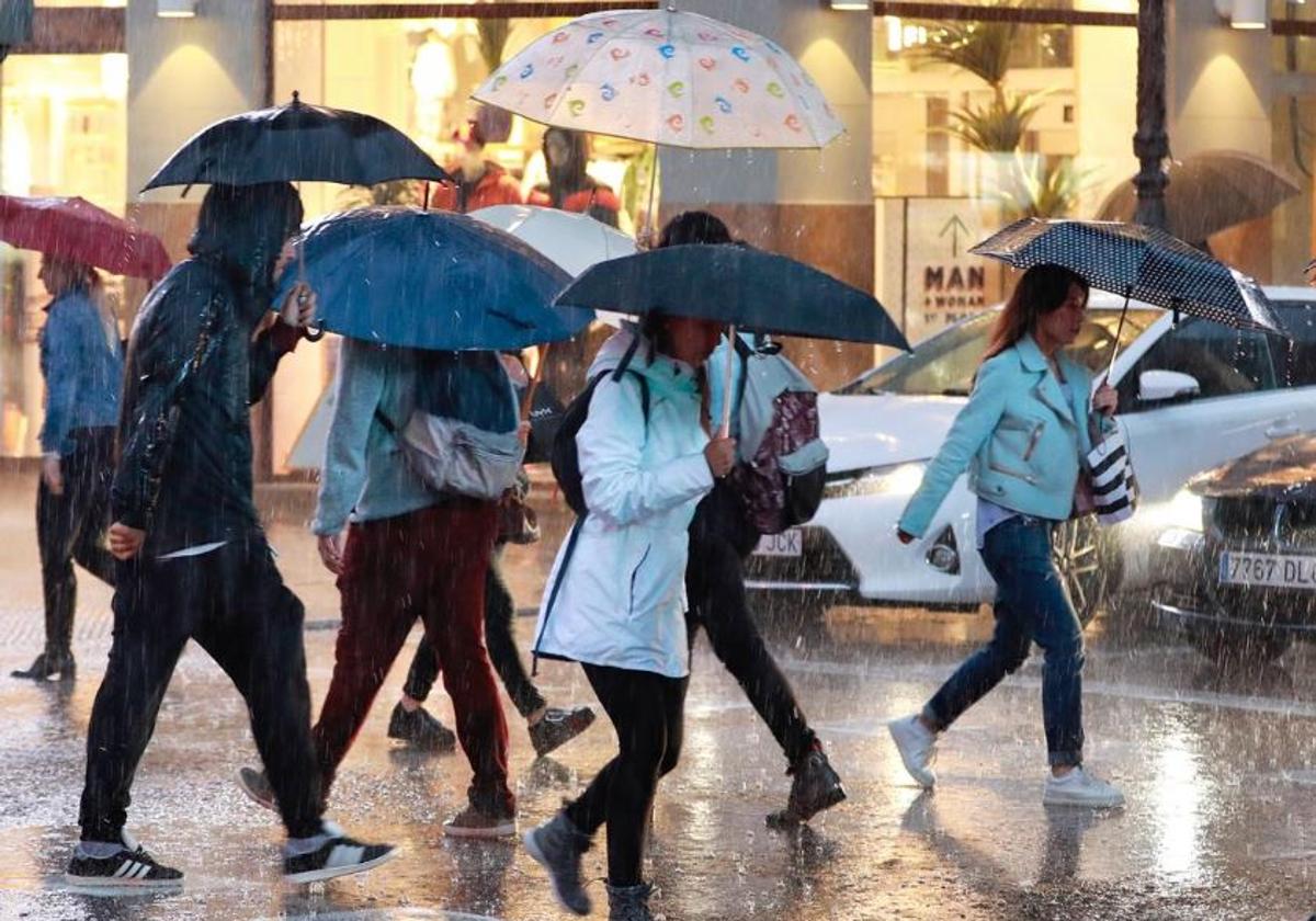 La Aemet lanza un aviso a España por tormentas y granizo este fin de semana: estas son las zonas más afectadas