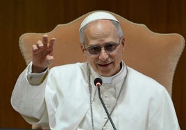 El Papa León XIV pone el pontificado en continuidad total con Francisco en su primer encuentro con los cardenales