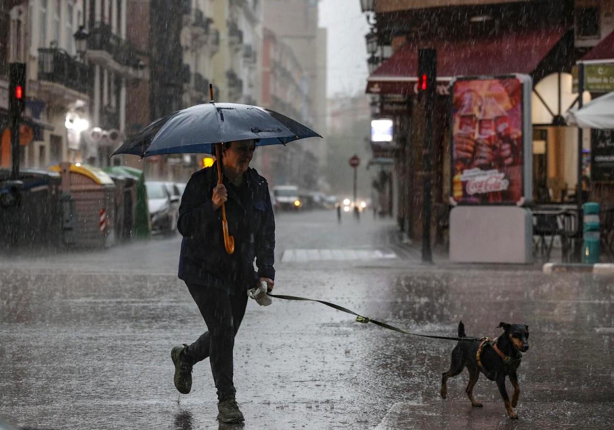 La Aemet avisa de la llegada de tormentas y granizo a España en las próximas horas: estas son las zonas afectadas