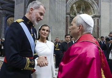 Los Reyes de España felicitan al Pontífice y le invitan a visitar «pronto» España