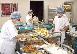 Más pescado, legumbres y verduras y adiós a los ultraprocesados: el Gobierno regulará la comida en hospitales y residencias