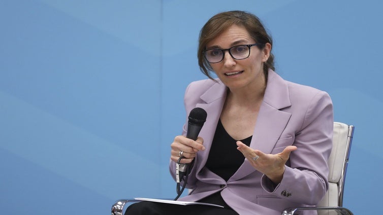 Sanidad renuncia a la exclusividad en la pública para médicos tras el MIR pero la mantiene para jefes de servicio