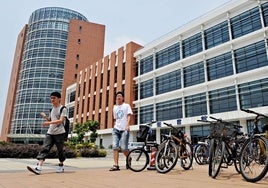 Una universidad china obliga a una estudiante a bajarse los pantalones para autorizar su baja menstrual