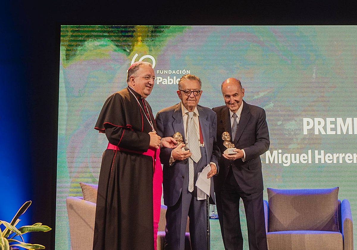 Ginés García Beltrán, Miguel Herrero y Rodríguez de Miñón y Miquel Roca Junyent