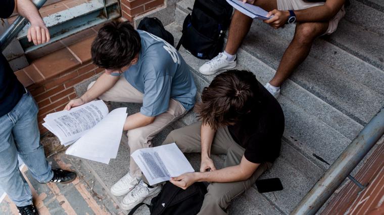 Fotogalería del primer día de Selectividad en toda España