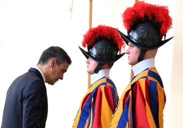 Pedro Sánchez llama al Papa León XIV para invitarlo a viajar a Sevilla