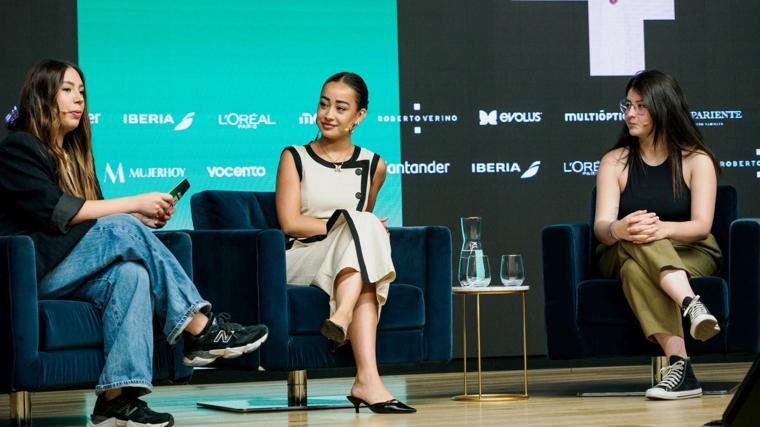 Carla Cuadrado, social media manager de Mujerhoy, Marina Rivers, creadora de contenido y estudiante de Economía y Derecho, y Joana Marcús, escritora