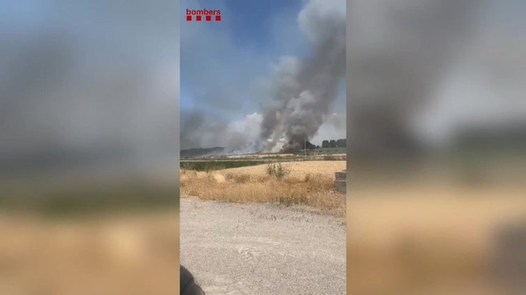 La Generalitat ordena confinarse a los vecinos de Cervera por un incendio en Granyena (Lleida)