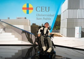 Andrés Marcio, en las instalaciones de la Facultad de Humanidades y Comunicación