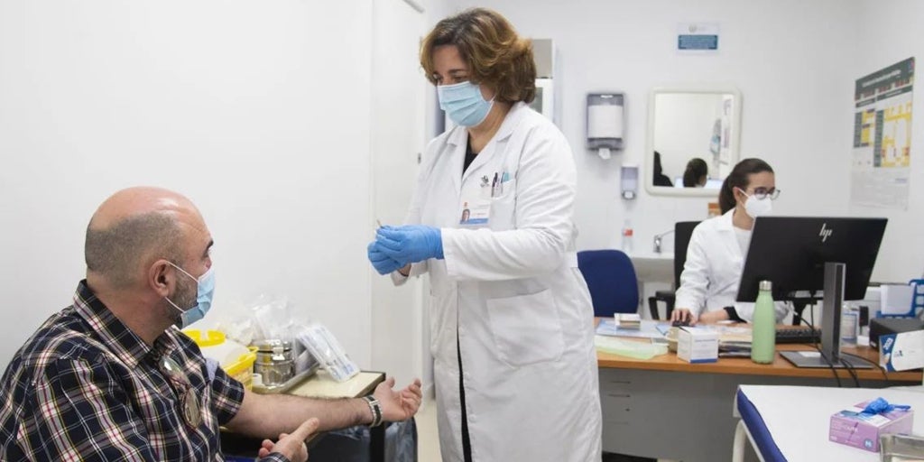 España espera un récord de huidas de enfermeras en 2025: más de 1.000 ya han abandonado el país