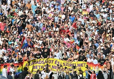 Más de 35.000 personas desafían a Orbán en el Orgullo de Budapest