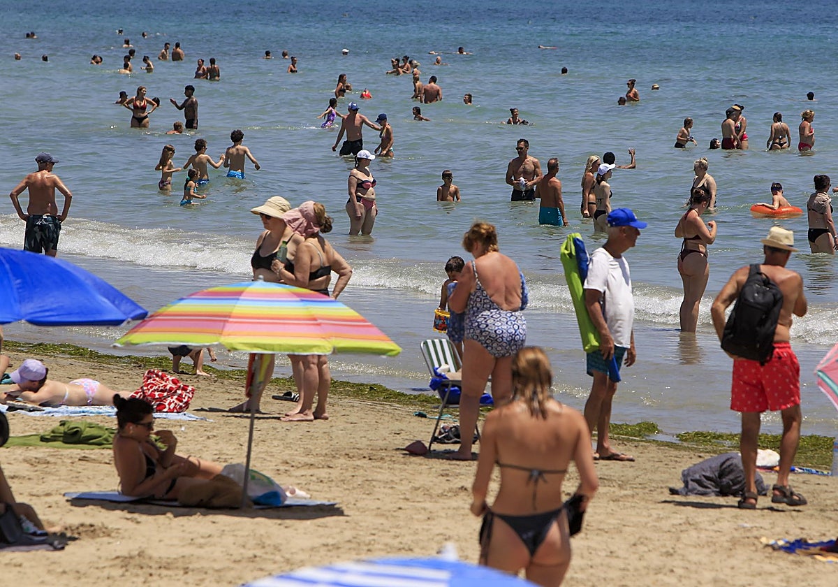 El calor dispara a 25 grados la temperatura del Mediterráneo, 3 grados más de lo habitual